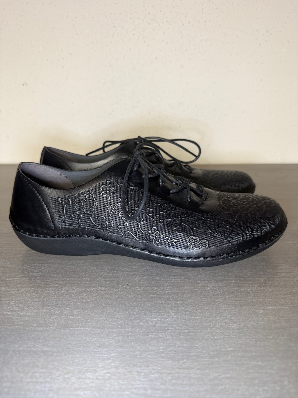 Propét Chantel Women's Floral Leather Oxfords Black Size 10 X 2E Comfortable - Picture 2 of 8